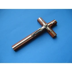 Krzyż drewniany ciemny brąz z paskiem 18 cm